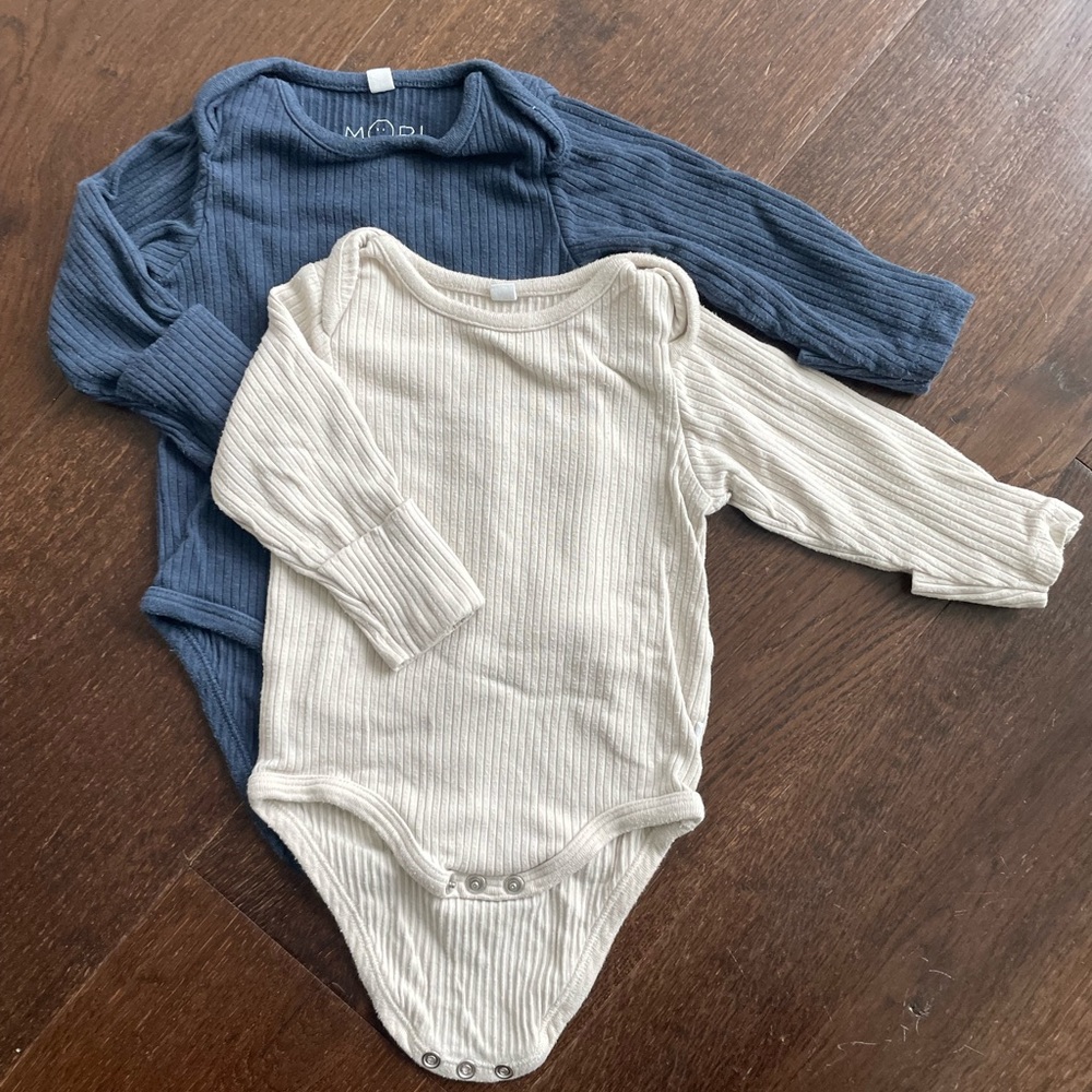 Two Ribbed Mori bodysuits size 3-6, navy blue and cream bundle with hat